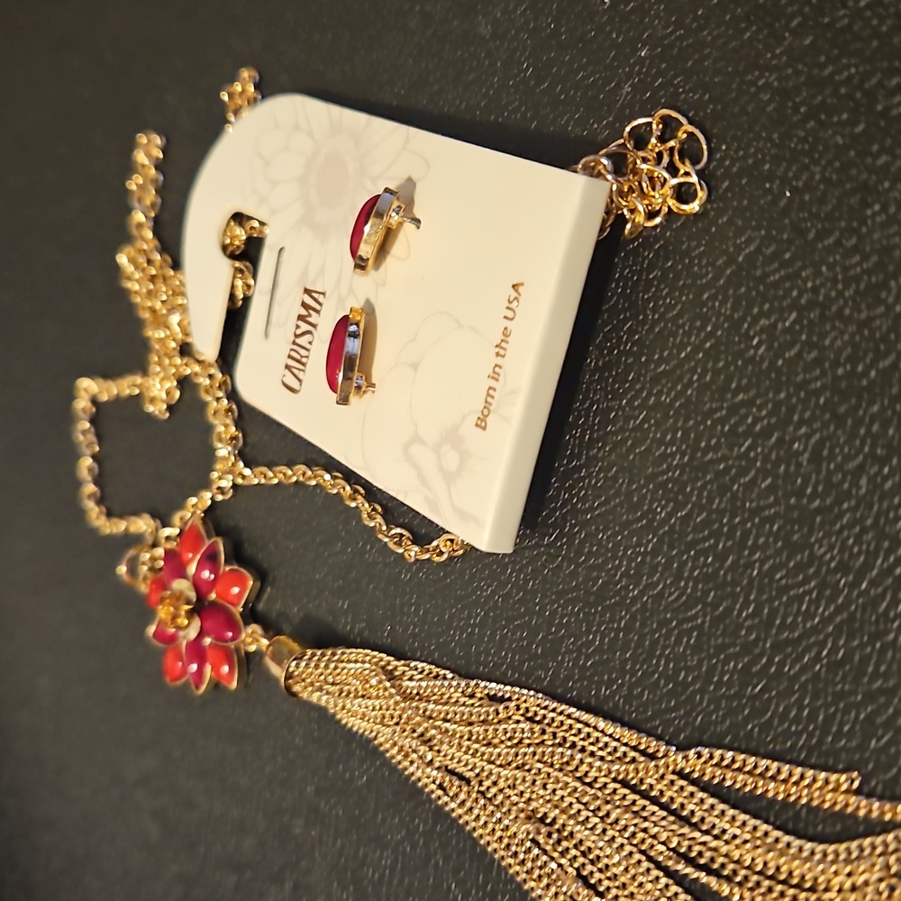 Carisma earrings and necklace set